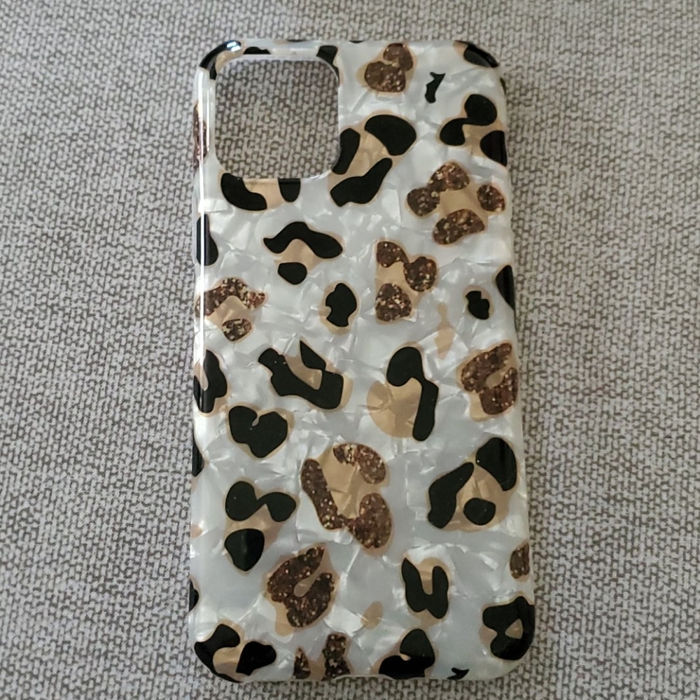 Leppard Print 11 Pro Case